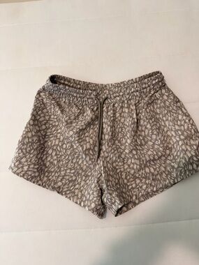 Hurley Women's Gray and Cream Patterned Athletic Shorts XS